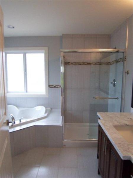 Ensuite with separate shower