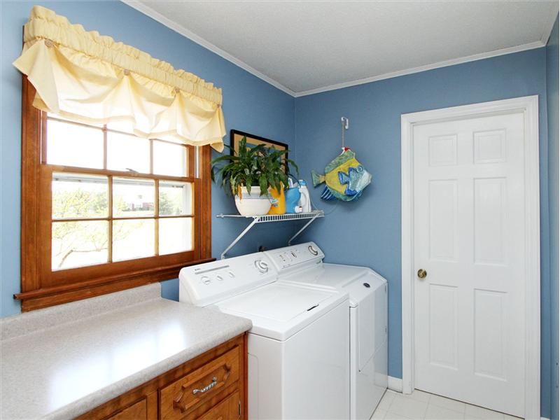 LOTS OF SPACE IN THE LAUNDRY
