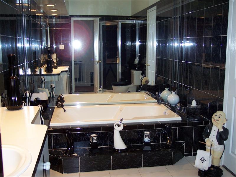 Beautiful bath with sep. shower & whirlpool tub