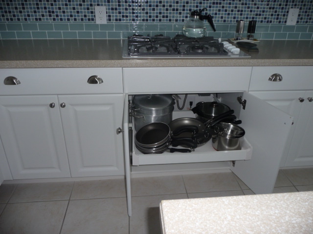 Pull out drawers for pots and pans