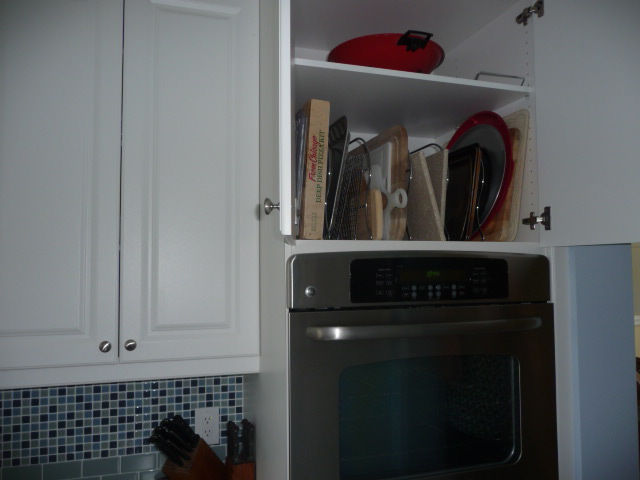 Tray cabinet