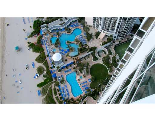 Trump Royale, Sunny Isles luxury condominium- Pool area